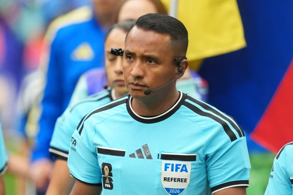 Fifa define equipe de arbitragem para semifinal entre França e Espanha