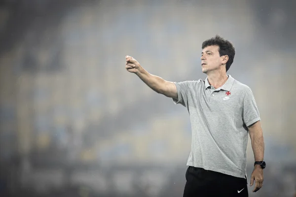 Diniz revela frustração pelo resultado e analisa partida de Brenner