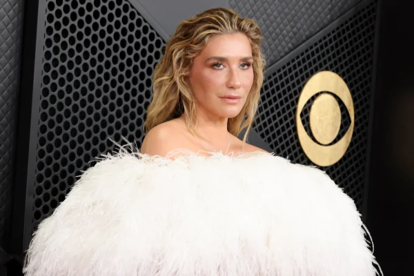 Kesha diz fazer celibato "exceto quando está na Itália"