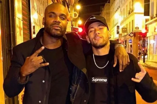 Rafael Zulu e Neymar se abaraçando