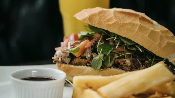 Cão Véio tem bons chopes e comida pouco “Masterchef”