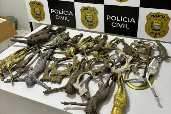 Homem é preso após furtar crucifixos em cemitério no Piauí - Metrópoles