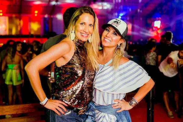 Alline Vieira e Déborah Flores Alline Vieira e Déborah Flores