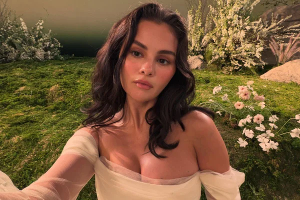 Selfie da cantora Selena Gomez - A atriz tem SIBO