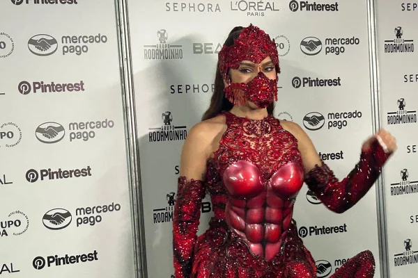 Anitta surpreende ao revelar para quem está torcendo no BBB 26