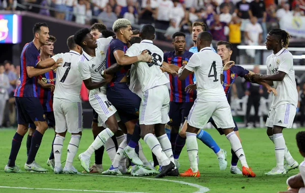 Real Madrid e Barcelona se enfrentam valendo a liderança do Espanhol