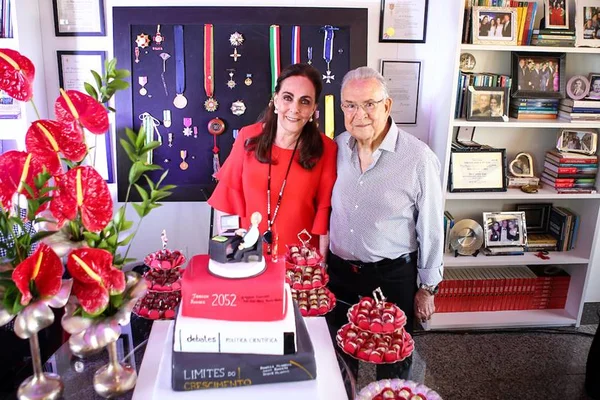 Heitor Gurgulino de Souza celebrou 90 anos entre amigos e família