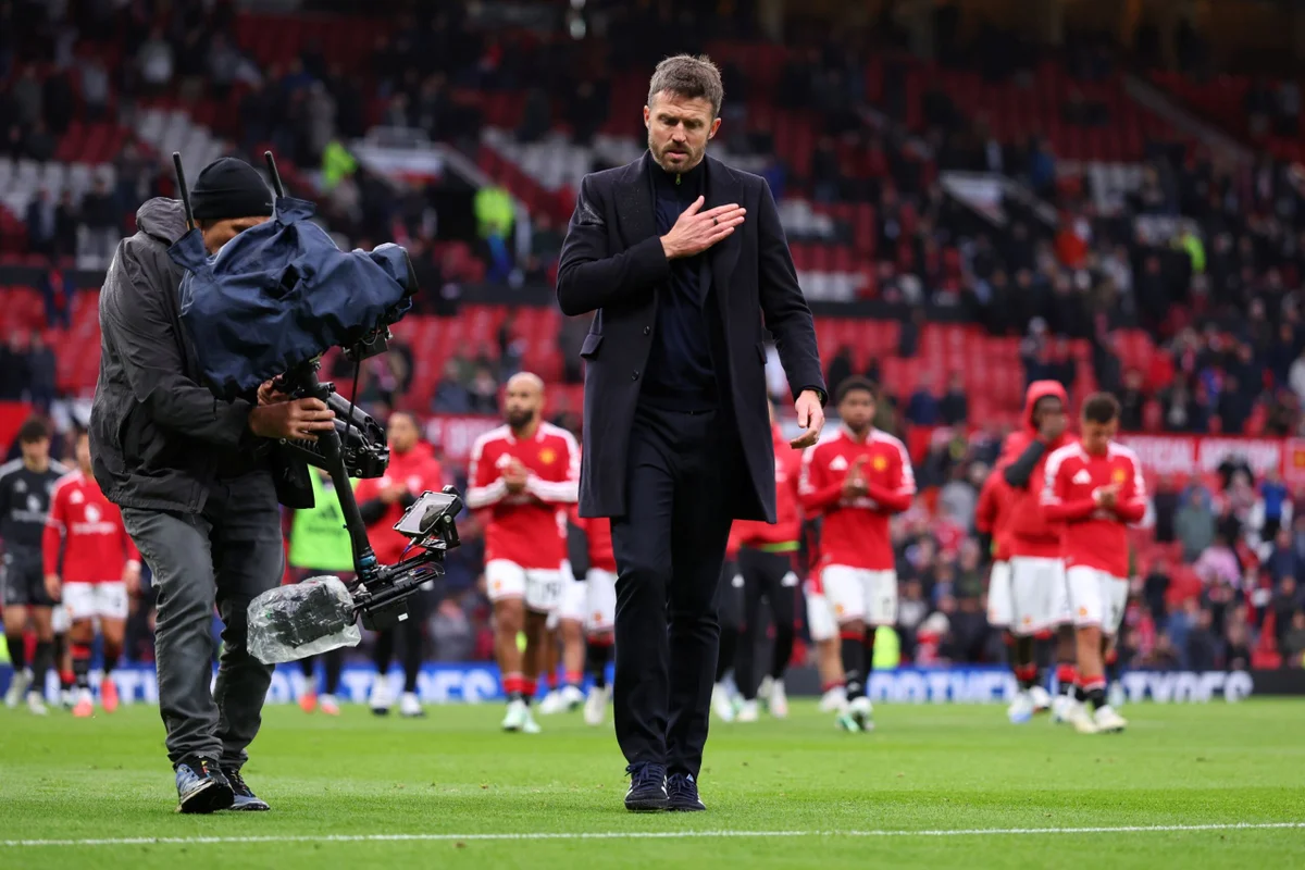 Michael Carrick após a derrota do United Michael Carrick após a derrota do United