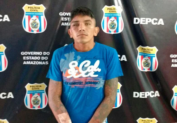 Homem mata filho de um mês por engano e deixa esposa ferida em Manaus