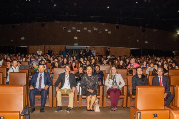 Embaixadora filipina que agrediu empregada exibiu filme sobre exploração de doméstica no Cine Brasília