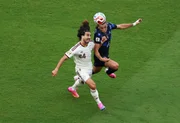 Disputa de bola na partida entre Uruguai e Espanha Disputa de bola na partida entre Uruguai e Espanha