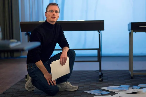 Michael Fassbender vive o visionário da Apple em “Steve Jobs”