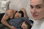 Renner, o filho e a esposa Tere Oberger