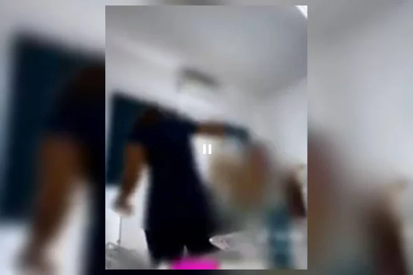Imagem colorida de estudante que filmou exame ginecologico