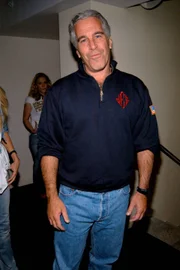 Acusado de abuso sexual de menores, Jeffrey Epstein foi encontrado morto na prisão