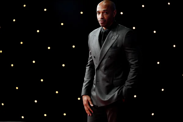 Foto colorida de Thierry Henry - Metrópoles