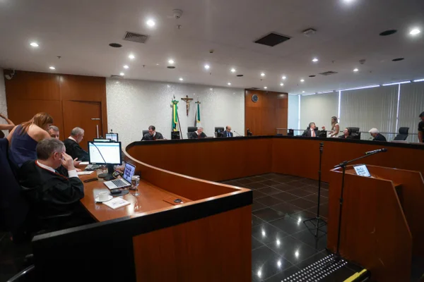 Tribunal Regional Eleitoral do Distrito Federal TRE DF julga o registro das candidaturas de Celina Leão e Gustavo Rocha 3