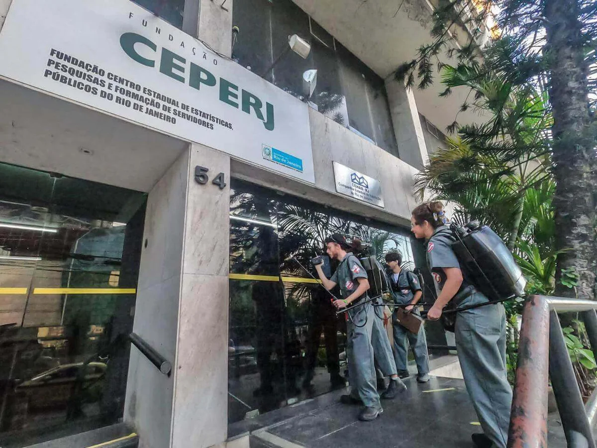 Cláudio Castro recebe visita de caça-fantasmas no primeiro dia da campanha - imagem 1 Cláudio Castro recebe visita de caça-fantasmas no primeiro dia da campanha - imagem 1