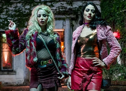 Danielle Winits e Carol Castro no filme Veneza