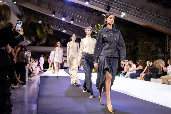 catwalk desfile - metrópoles