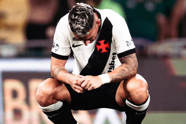 Autor do terceiro gol do Vasco, Puma revela problema de saúde do pai