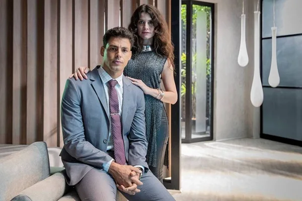 Cauã Reymond e Alinne Moraes em Um Lugar ao Sol