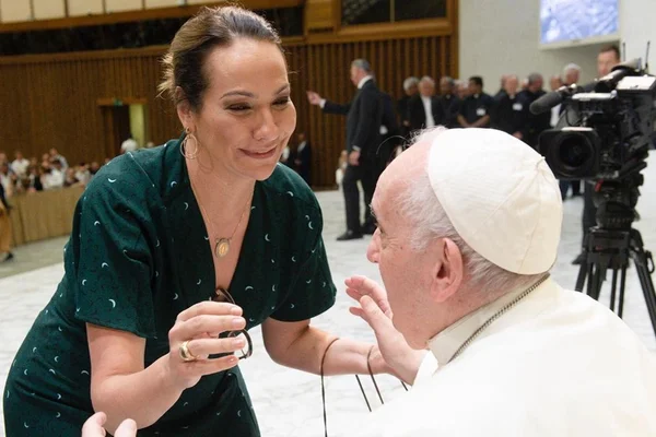 Foto colorida de Maria Beltrão