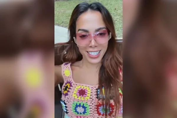 Artesã de SP que fez cropped para Anitta celebra: “Fila de pedidos”