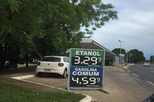Sem Black Friday: gasolina no DF dispara e chega a R$ 4,59