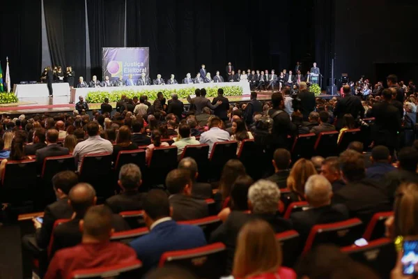 TRE-DF diploma governador, senadora, distritais e deputados federais