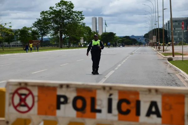 Policia militar isola a Esplanada dos Ministérios para evitar que grupos bolsonaristas protestem no Congresso Nacional - Metrópoles