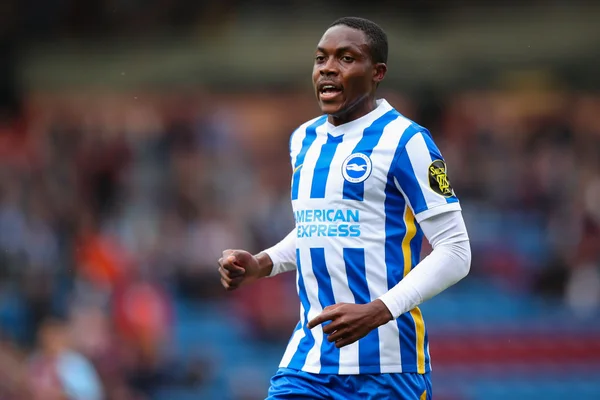 Jogador da Premier League se aposenta aos 24 por problema cardíaco