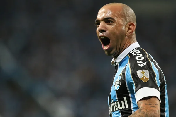 Com um a menos, Grêmio conta com Tardelli e Braz para bater Libertad