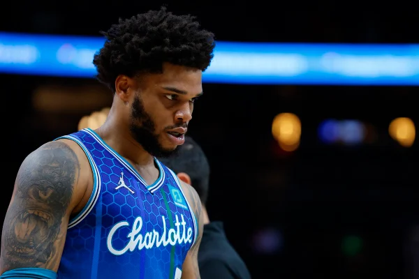 Vítima de violência doméstica, esposa de jogador da NBA expõe agressão