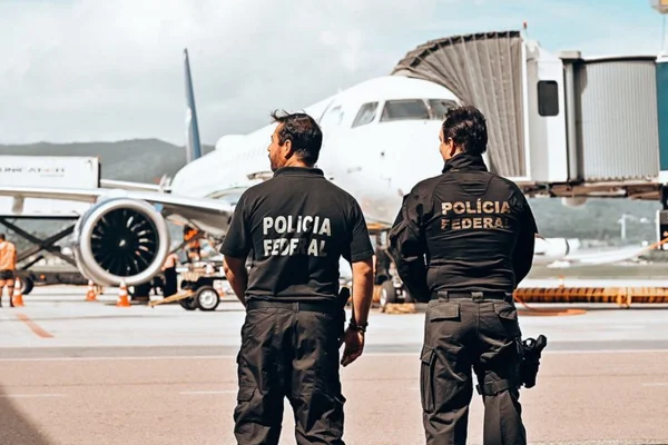 Homem é detido ao filmar área restrita no aeroporto de Guarulhos