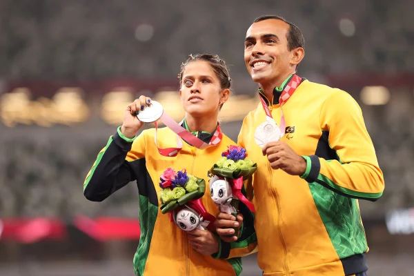 Thalita Simplício é prata por 4 milésimos nos 200m e Jerusa Geber leva o bronze