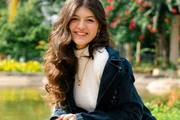 Natthália Gonçalves posa sorridente para fotos de divulgação Natthália Gonçalves posa sorridente para fotos de divulgação