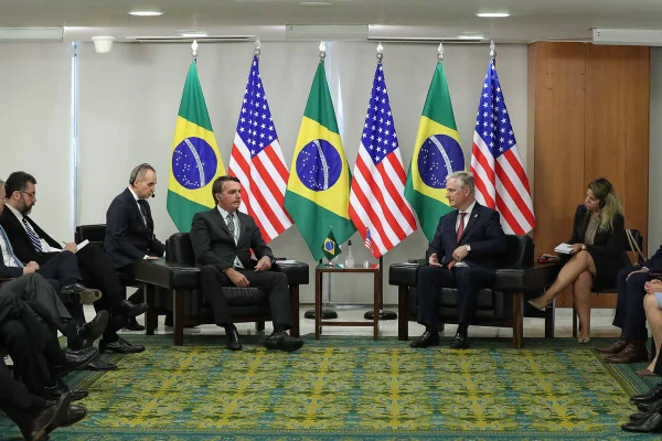 Brasil fecha acordo com Estados Unidos e receberá investimento em 5G