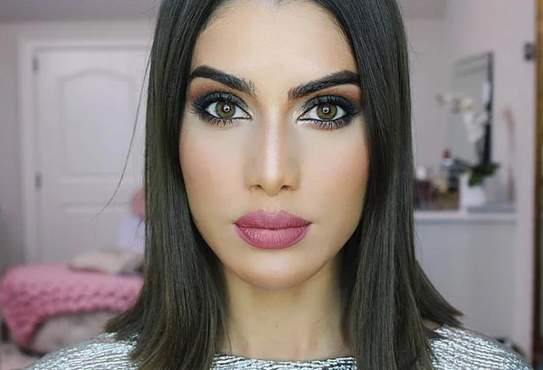 Camila Coelho é eleita a youtuber do ano em premiação norte-americana