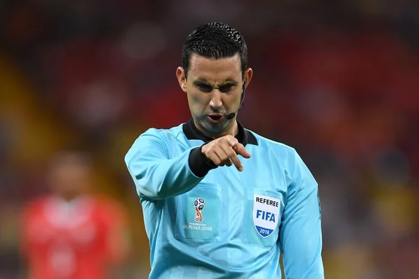 Brasil acumula polêmicas envolvendo arbitragem em estreias de Copas