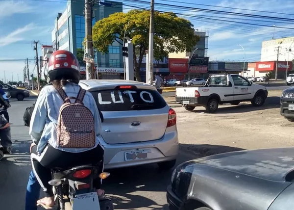 Após dois assassinatos, motoristas de app protestam: “Luto”