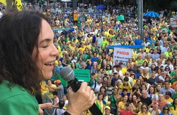 Regina Duarte “peita” Globo e comemora audiência de Bolsonaro no SBT