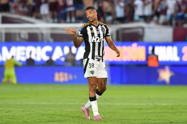 Caio Paulista com a camisa do Atlético-MG