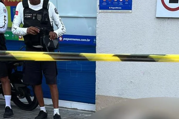 imagem colorida fita de isolamento polícia - metrópoles