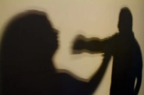 Homem tenta salvar mulher de estupro e acaba atropelado