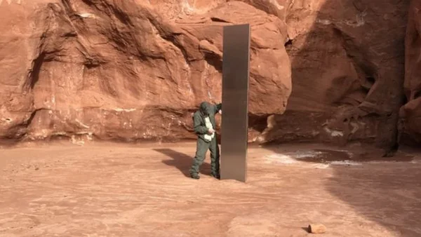 Monolito misterioso encontrado em deserto dos EUA desaparece