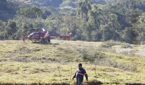 Imagem colorida de queda de helicóptero