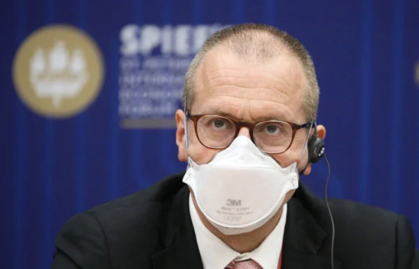 Hans Kluge, diretor da OMS