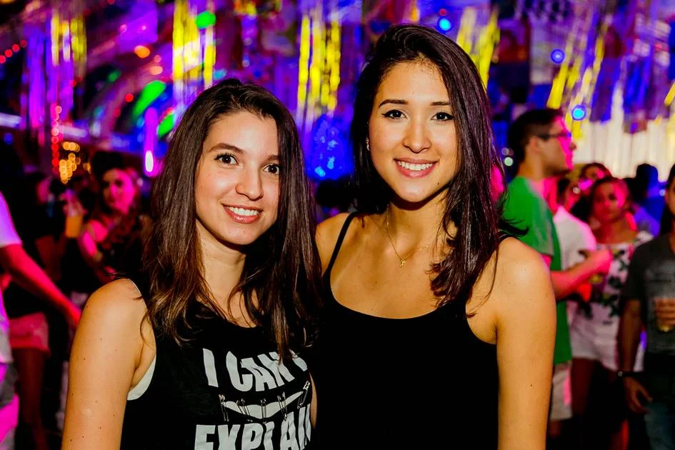 Ingrid Brasil e
Sarah Bosque Ingrid Brasil e
Sarah Bosque