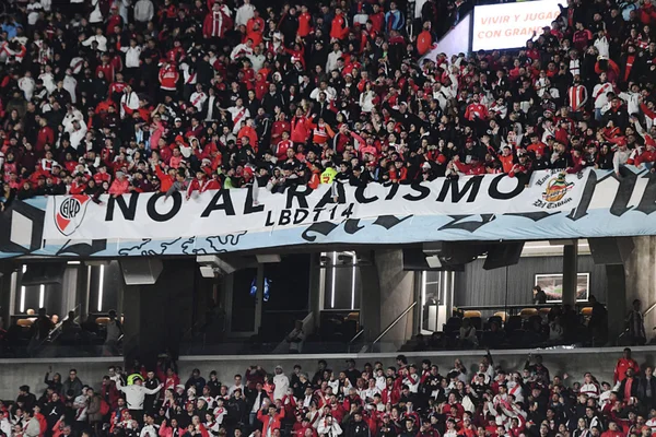 Imagem colorida da torcida do River Plate no Mas monumental- Metrópoles